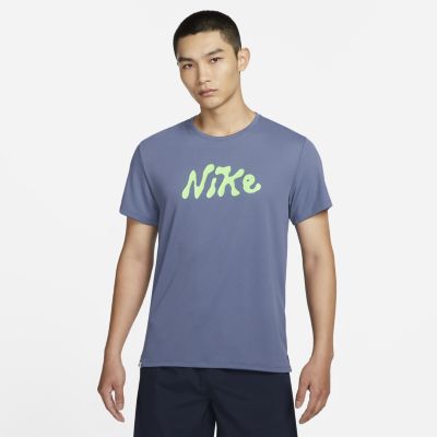 Nike Dri-FIT UV Miler Studio '72 男款短袖跑步上衣